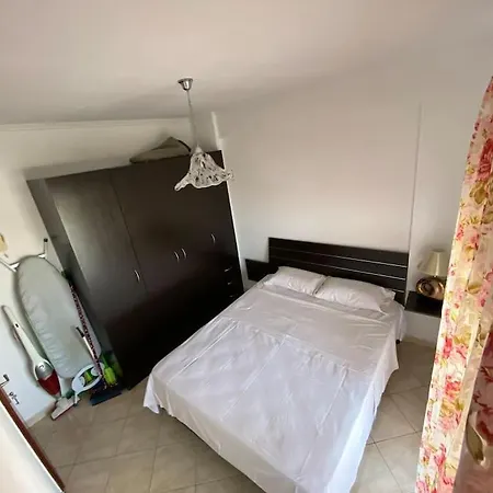 Kosmi House Orfánion